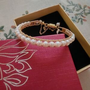 Elegant Freshwater Pearl and Gold Bracelet